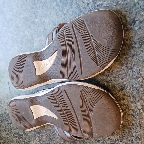 Womans Flip Flops 7 1/2 Clarks - Picture 2 of 8